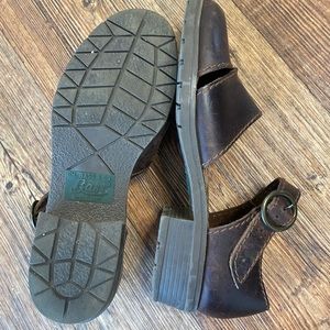 Vintage G.H. BASS womens leather sandals